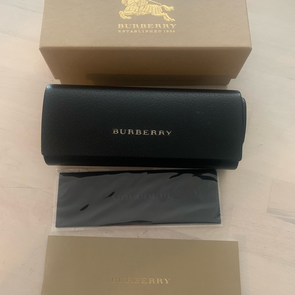 BURBERRY SUNGLASSES CASE - Picture 7 of 9